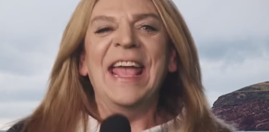 Marc Labrèche parodie Julie Snyder à la perfection et lance une flèche vers Occupation double 