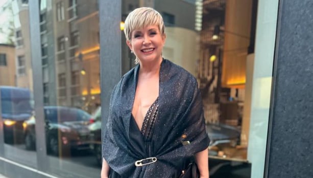 Nathalie Simard dit ce qu'elle pense de son célibat et nous charme totalement avec une magnifique robe noire