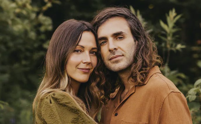 Vanessa Pîlon et Alex Nevsky vont à la plage et ils partagent une rare photo portrait de leur fille
