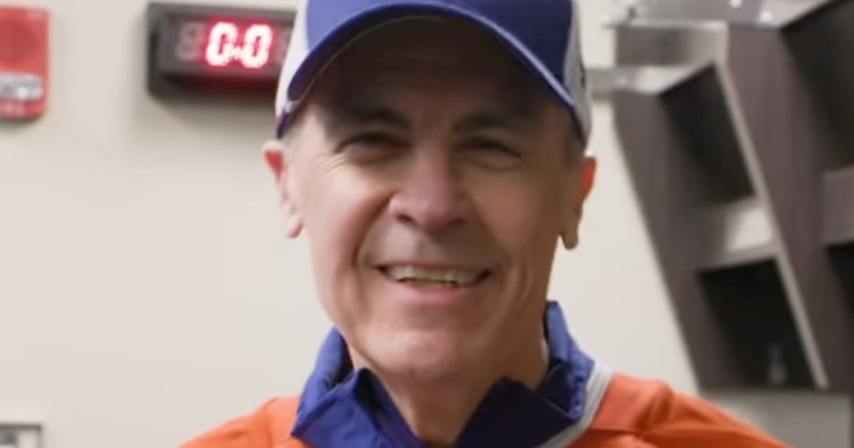 Mark Carney réalise un de ses rêves d'enfant et on ne l'avait jamais vu sourire autant