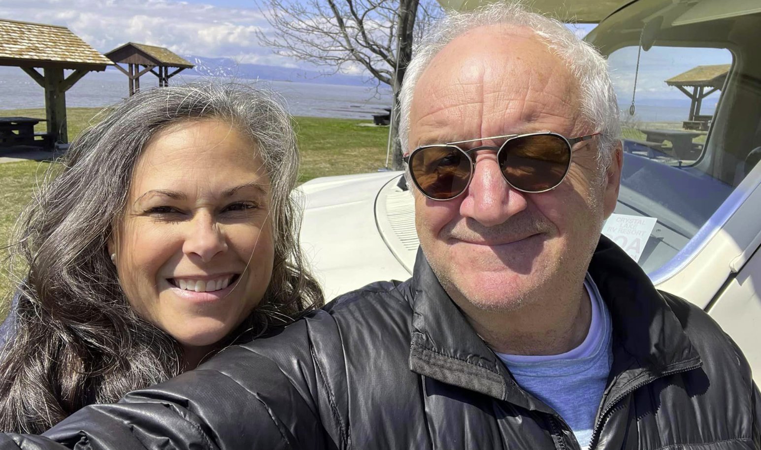 Michel Barrette se présente dans un club de golf avec une voiture très spéciale