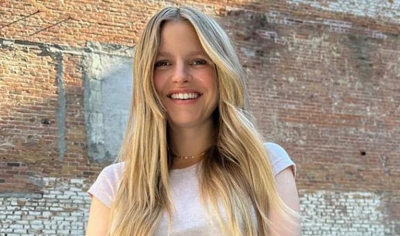 Sarah-Jeanne Labrosse partage une photo de sa bedaine et elle est ÉNORME