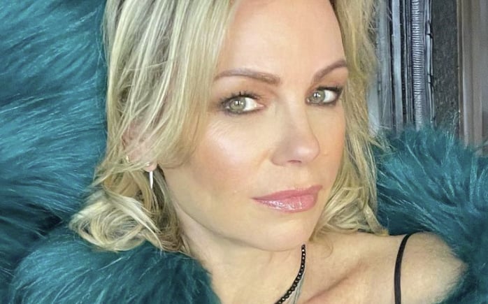 Cette photo de Caroline Néron qui pose avec une petite tenue en léopard fait énormément réagir