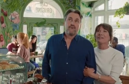 Guy A. Lepage souligne l'anniversaire de Sylvie Léonard sur le plateau d'Un gars, une fille