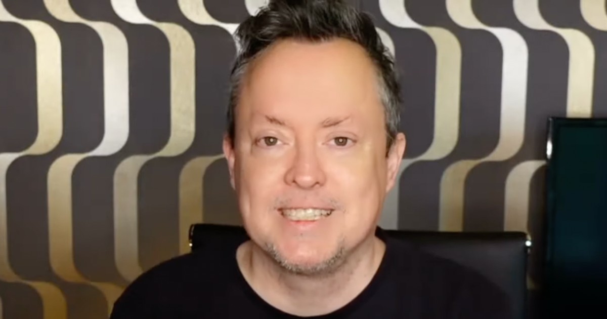 Mike Ward réagit avec humour à l’enquête ouverte contre lui après un spectacle qui a pris une tournure inhabituelle