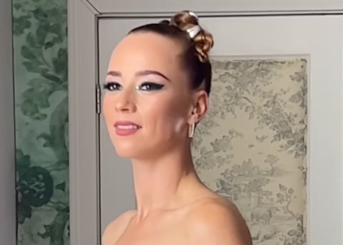 Une humoriste copie les looks de Karine Vanasse et le résultat est hilarant