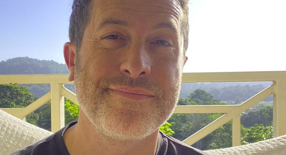 Jean-Philippe Dion annonce une série avec Lara Fabian et il réplique à une internaute qui le critique