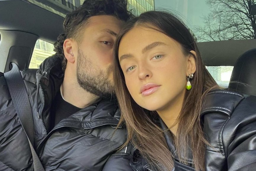 Alicia Moffet fait une sortie pour répondre à ceux qui pensent qu'elle est enceinte 