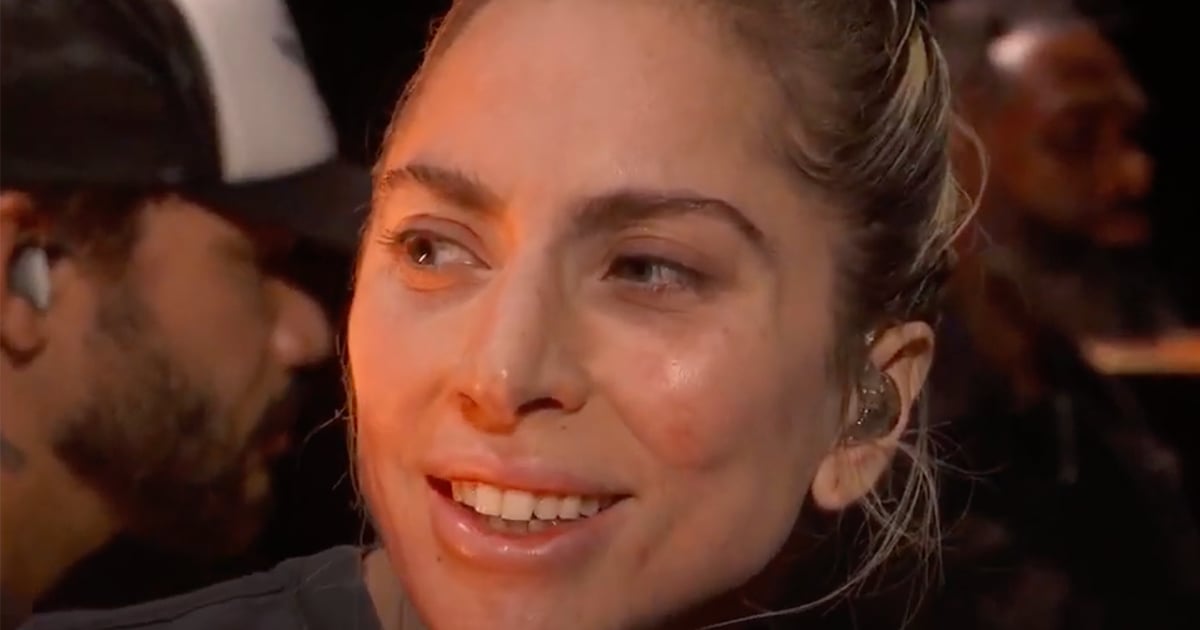 La tenue de Lady Gaga vole la vedette lors de sa performance aux Oscars