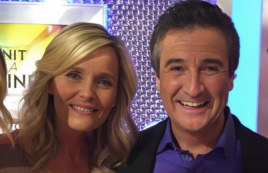 René Simard et Marie-Josée Taillefer prennent une photo de famille avec leurs enfants et leurs petits-enfants