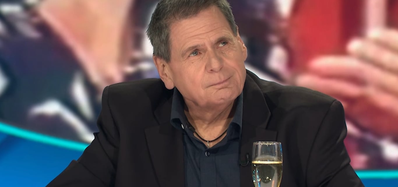 Érik Rémy craque sur le plateau des Enfants de la télé en faisant une confidence au sujet de son père