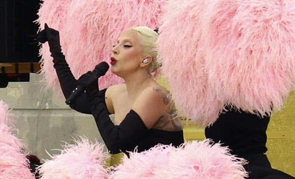 Lady Gaga chante en français et offre une solide prestation à la cérémonie d'ouverture des JO 2024