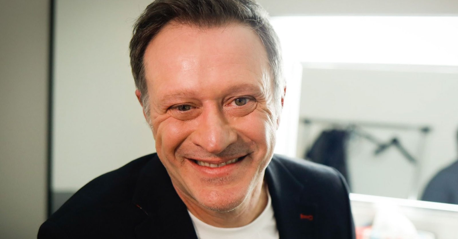 Stéphane Fallu répond avec ardeur à un commentaire haineux sur son En direct de l’univers