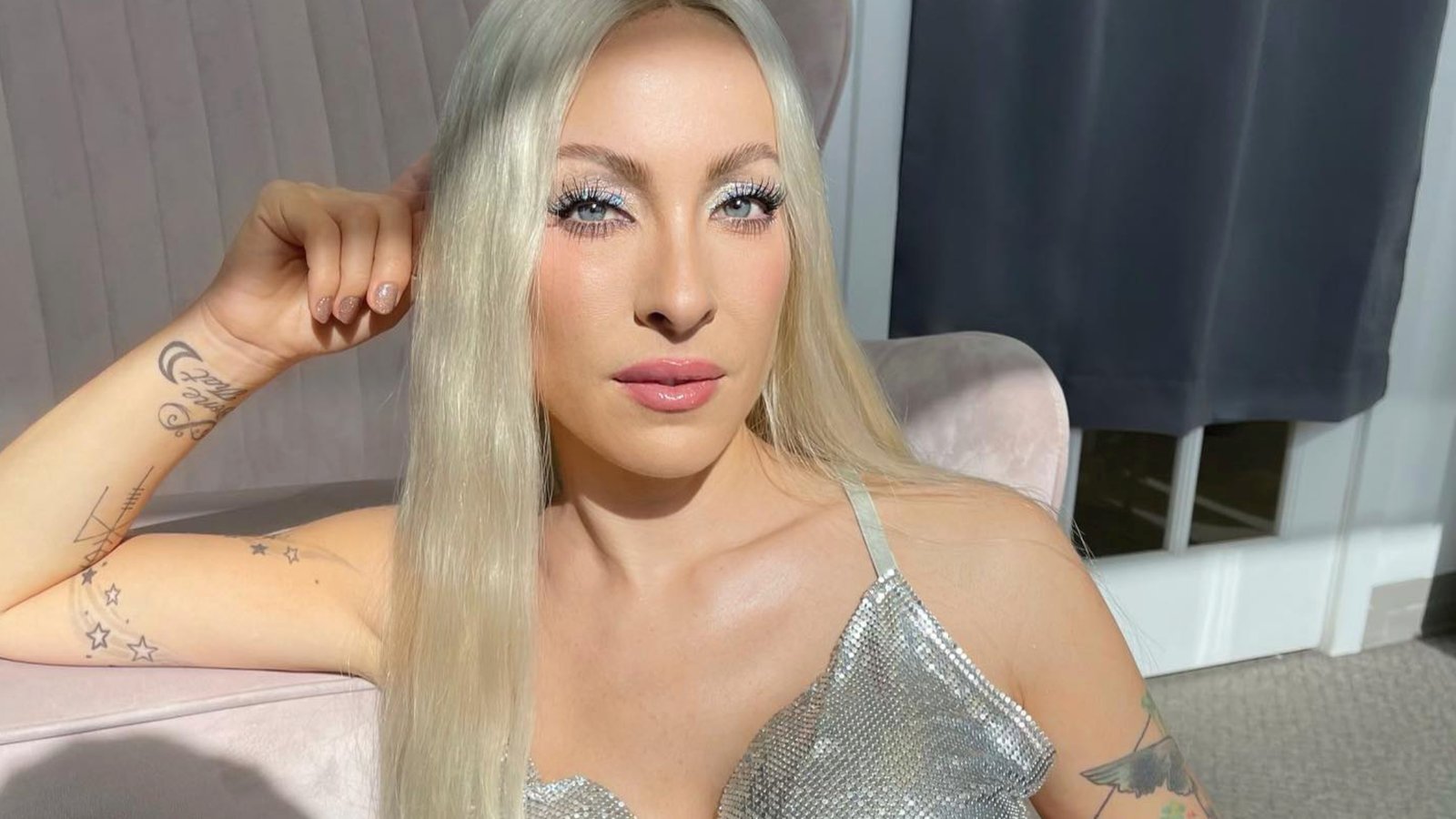 Marie-Mai est à tomber par terre dans ce look incroyable