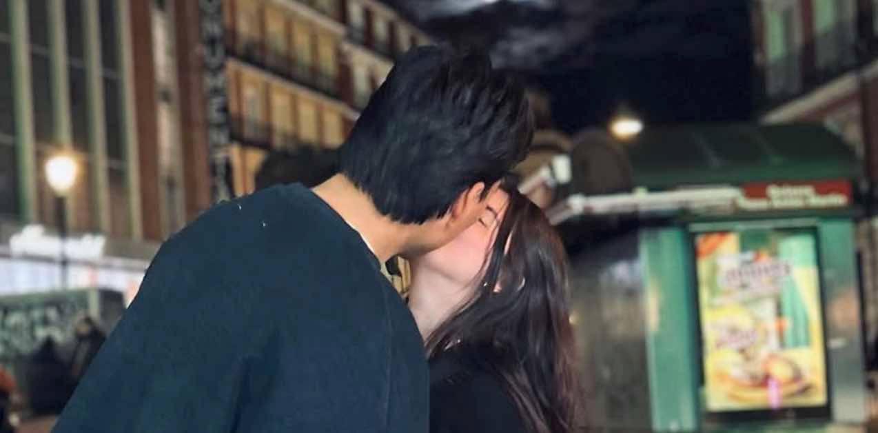 Charlie Lemay-Thivierge profite d'un séjour en Espagne avec son amoureux qui habite là-bas