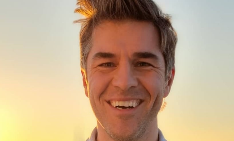 Mathieu Roy fait des aveux sur sa réalité de père monoparental avec trois enfants