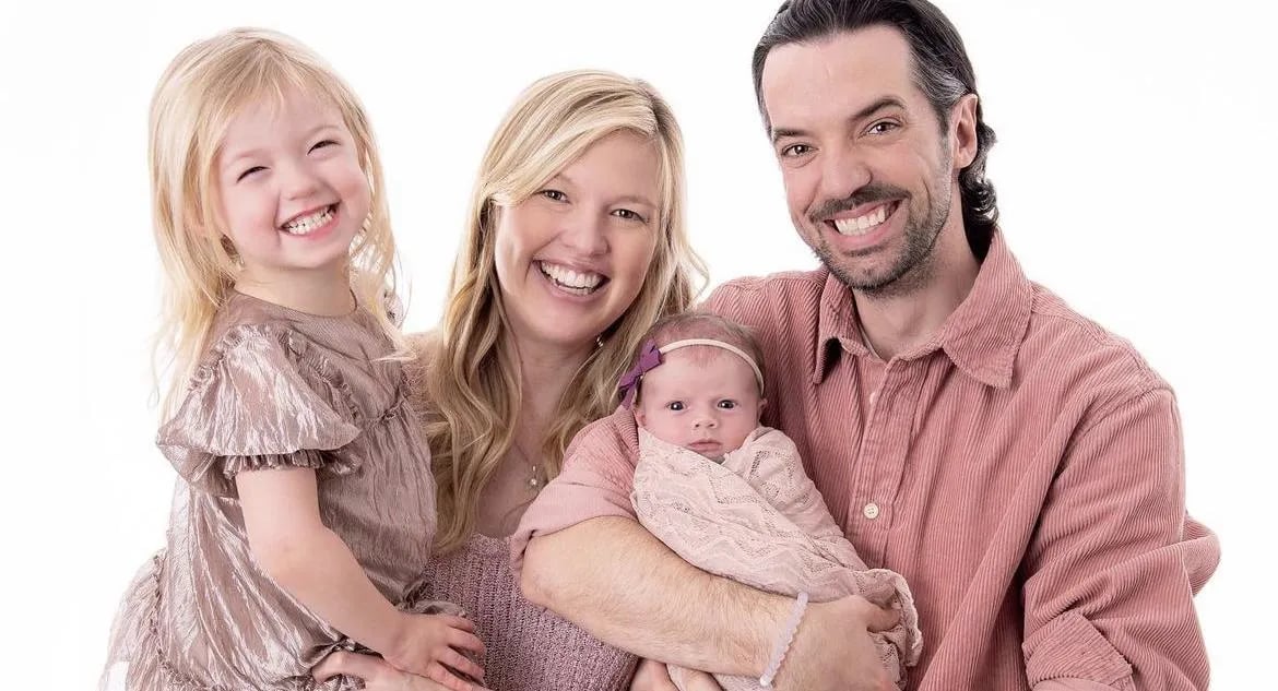 D'adorables photos de famille pour Geneviève Tardif et Charles Hamelin en voyage