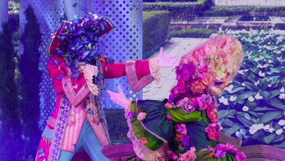 Les Amoureux en mettent plein la vue à Chanteurs masqués et les fans pensent savoir de qui il s'agit