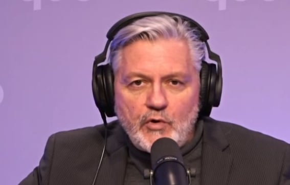 La fille de Richard Martineau a été attaquée dans le métro et il l’apprend en direct en ondes