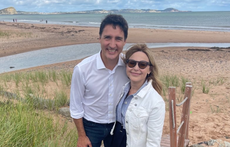 Julie Snyder envoie un important message à Justin Trudeau alors qu'il quitte ses fonctions
