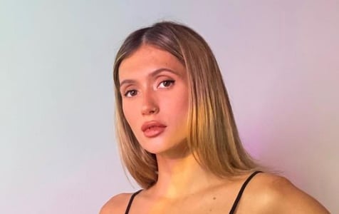 Lysandre Nadeau enflamme le web avec une magnifique photo de sa bedaine au soleil