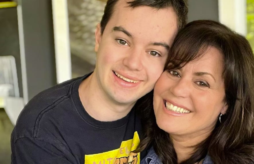 Benjamin Gratton célèbre ses 22 ans et sa maman Patricia Paquin partage une adorable photo
