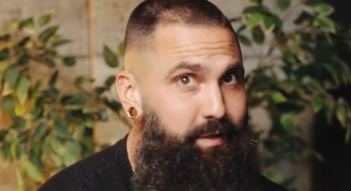 L'influenceur Julien Bournival s'en prend au Père Noël et il dit que son fils « n'ira pas à l'école »