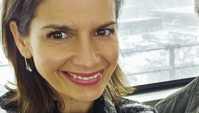 La fille de Geneviève Guilbault prend la pose avec sa mère et elles se ressemblent tellement