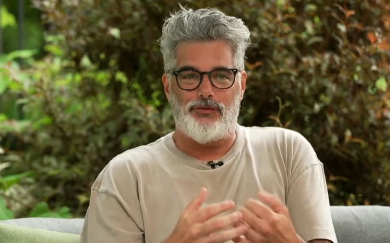 « L'humour se dilue » : Réal Béland écorche les jeunes humoristes et affirme que certains copient les anciens styles