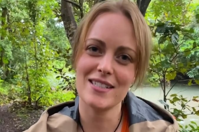 Suite à sa victoire à Sortez-moi d'ici!, Andréanne A. Malette se trouve du boulot à la télévision