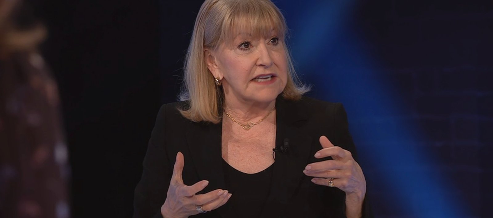 Louise Deschâtelets y va d'un commentaire glissant sur le consentement qui ne laisse personne indifférent