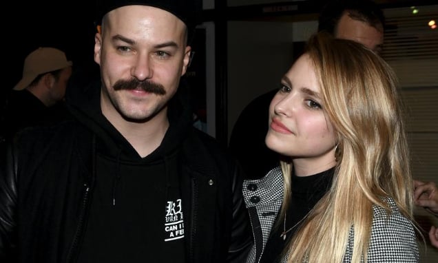 Sarah-Jeanne Labrosse fait une surprise à Marc-André Grondin pour son anniversaire 