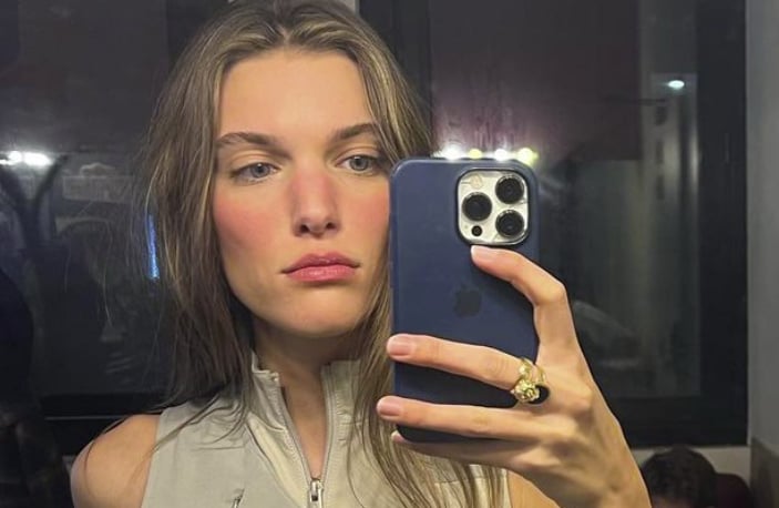 Charlotte Cardin se dévoile en allant prendre une douche et les commentaires sont nombreux