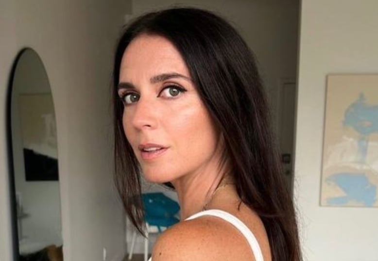 Mélissa Désormeaux-Poulin fait tourner les têtes avec sa superbe robe verte et elle est resplendissante
