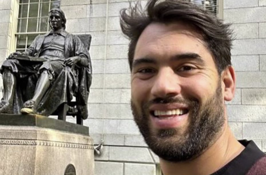 Laurent Duvernay-Tardif partage une adorable photo avec Charlotte Cardin et Allocha Schneider