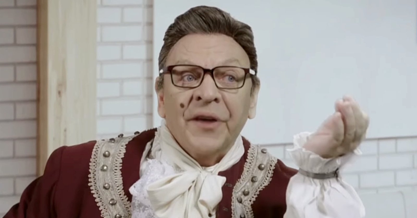Marc Labrèche s’en prend à Mathieu Bock-Côté dans une nouvelle parodie hilarante