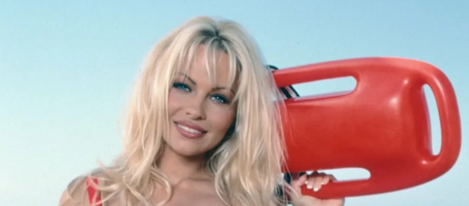 Pamela Anderson fait fureur avec son nouveau look qui rappelle «Alerte à Malibu» 