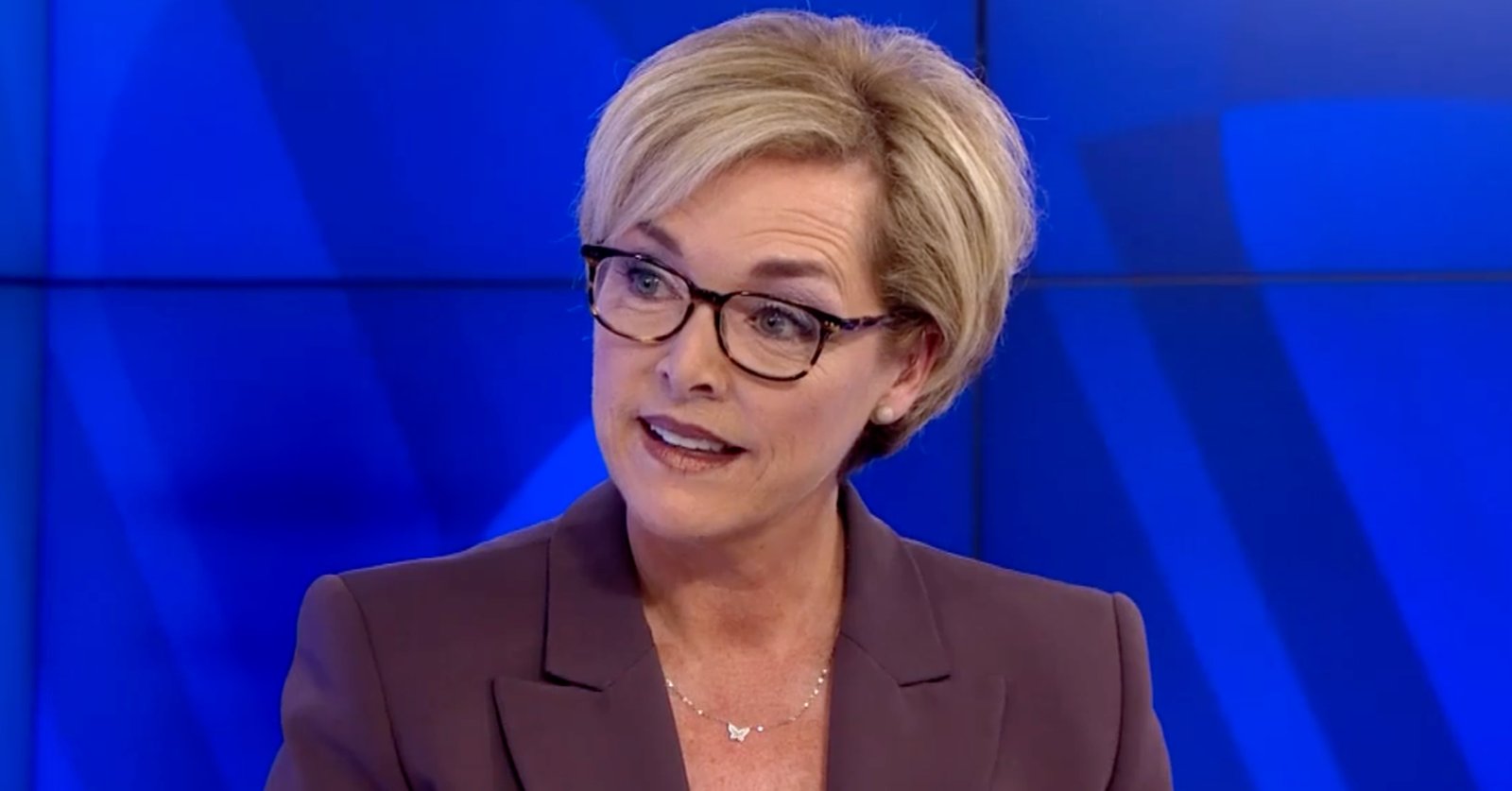 Sophie Thibault reçoit la plus belle des surprises en plein milieu de son bulletin de nouvelles