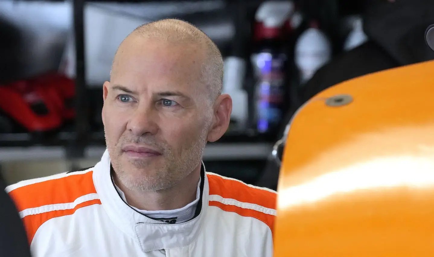 La conjointe de Jacques Villeneuve vient d'accoucher et il publie une photo adorable de son nouveau-né