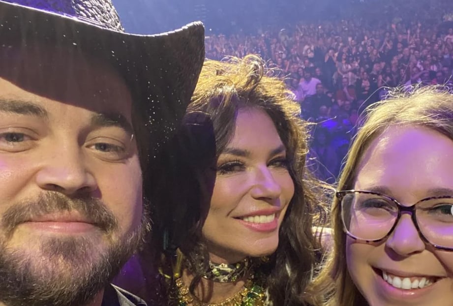 Shania Twain invite un couple sur scène après une demande en mariage