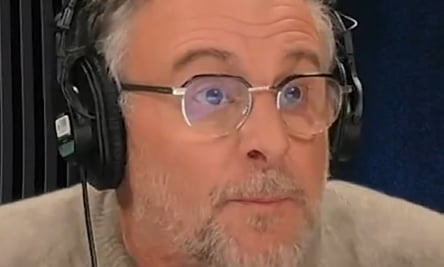 Patrick Huard réagit fortement à une animatrice qui remet en question son métier