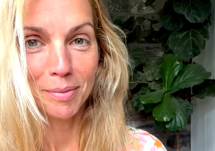 Impossible de résister à Jacynthe René avec cette superbe robe rouge