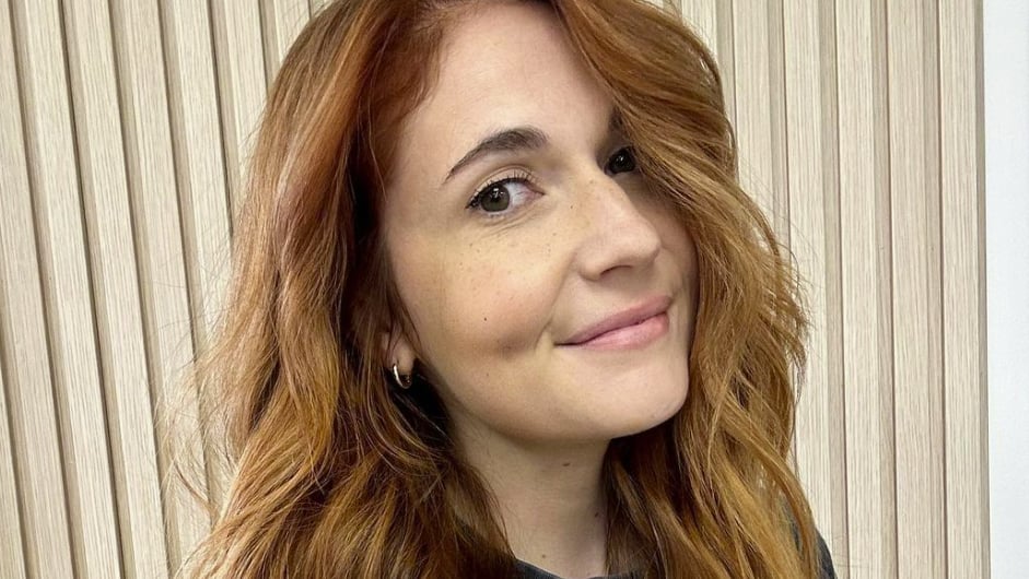 Rosalie Vaillancourt souligne la fin des tournages de Complètement Lycée et elle vous dévoile un look particulier