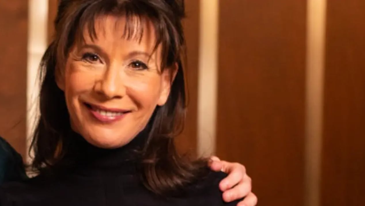 Sylvie Léonard surprend tout le monde avec un chandail transparent lors de la rentrée à Radio-Canada