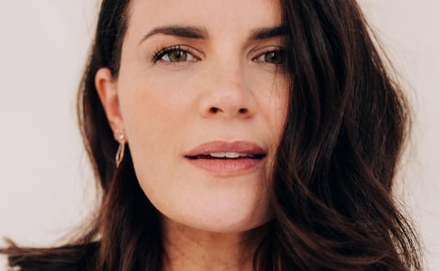 Marie-Ève Janvier dévoile une magnifique photo avec son ventre arrondi et elle est resplendissante