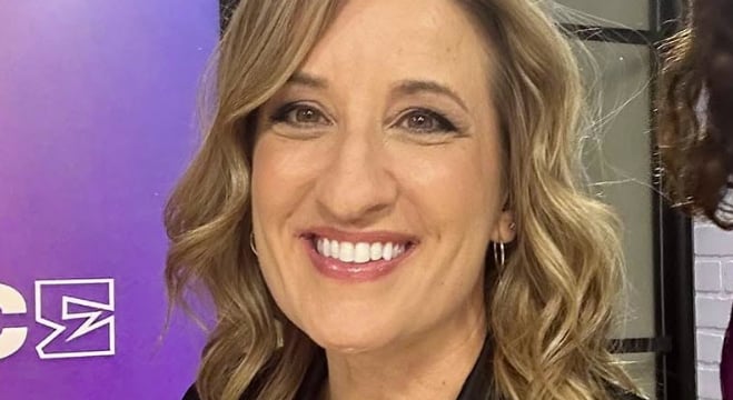8 superbes photos de la cheffe d'antenne Marie-Christine Bergeron avec son conjoint et ses enfants