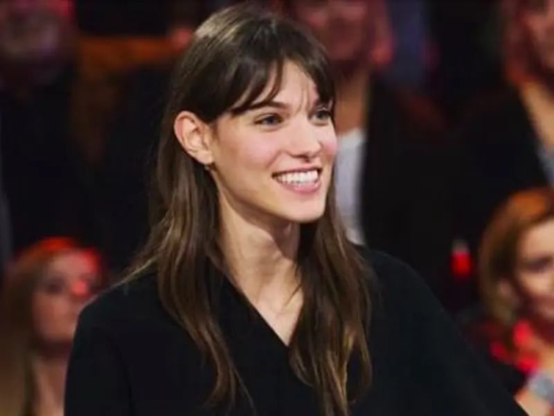Découvrez à quel point Charlotte Cardin est la copie de son père