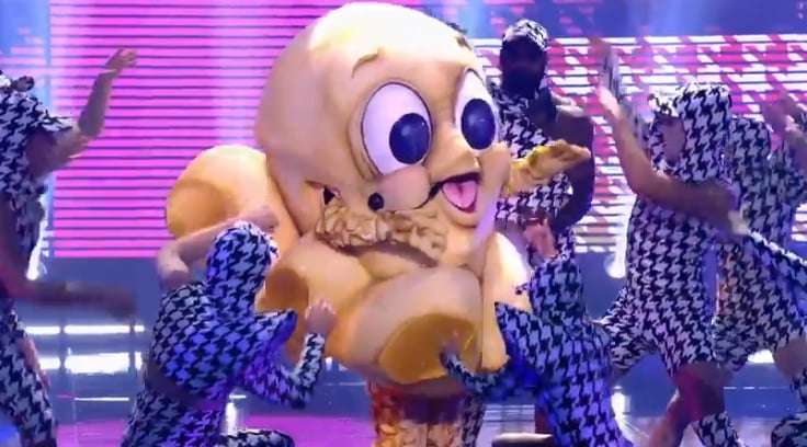 La performance de cette candidate de 85 ans à Chanteurs masqués fait réagir fortement les téléspectateurs