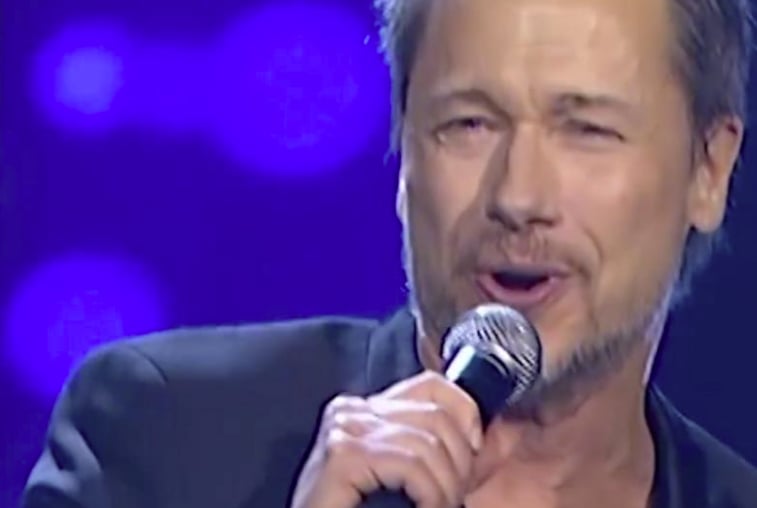 Cette performance de Stéphane Rousseau qui rend hommage à Michel Louvain charme les téléspectateurs