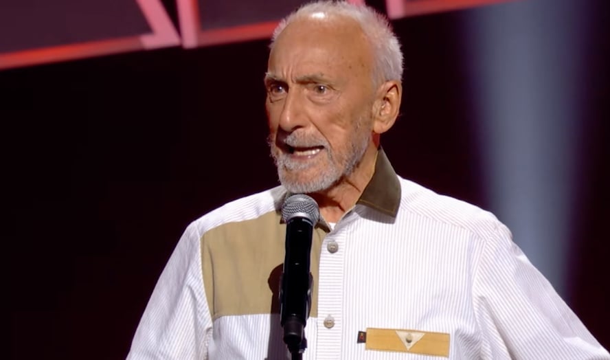 Yvon Deschamps vole la vedette sur cette magnifique photo en compagnie de plusieurs stars du showbiz québécois
